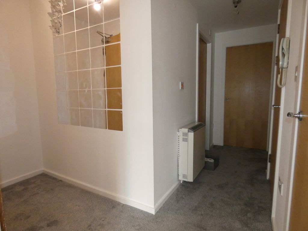 Entrance Hallway- click for photo gallery